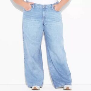 Wild Fable Light Wash Low Rise Baggy Jeans